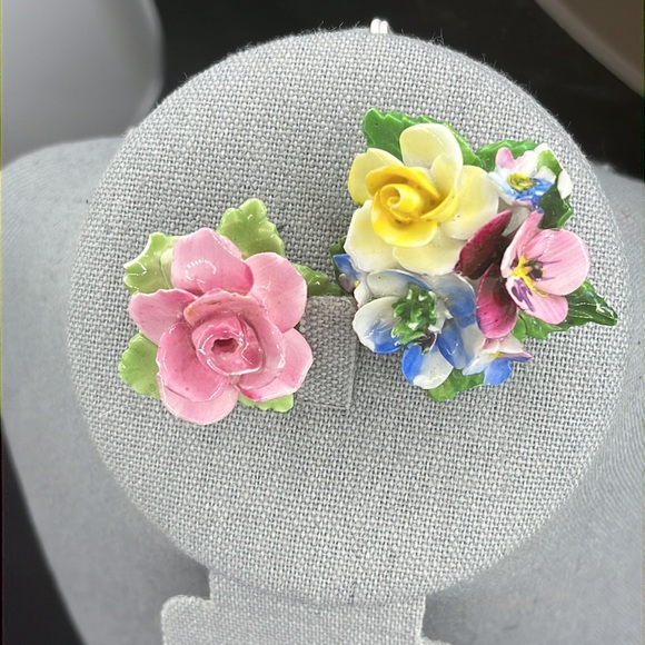 Vintage Coalbrook China floral Brooches made in England - Picture 1 of 9